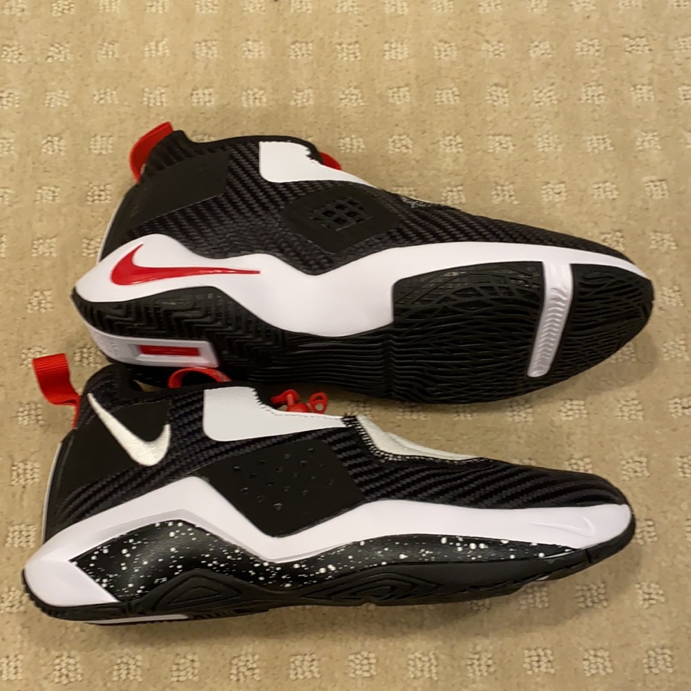 Boys size 3Y Nike LeBron Soldier BB shoes
